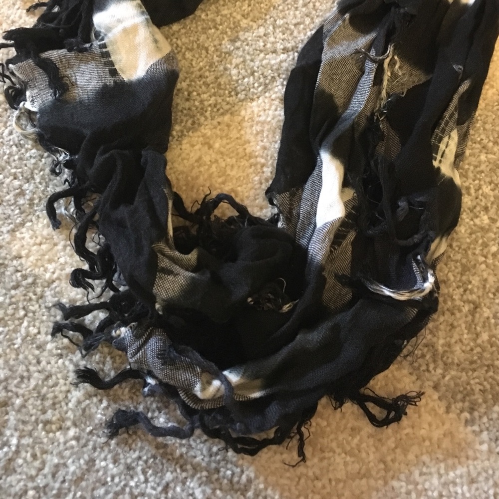 Express Print Scarf - Picture 2 of 3